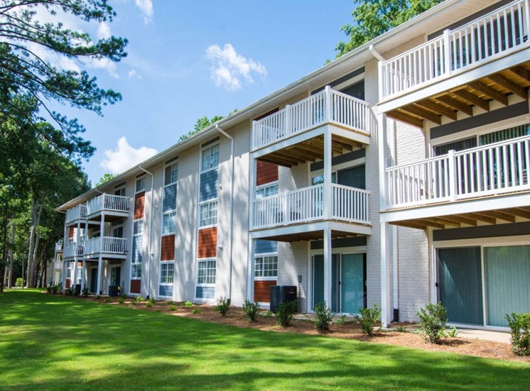 Our outdoor community at Icon Avondale. three story apartment. Lower level, middle level and top level. White exterior.